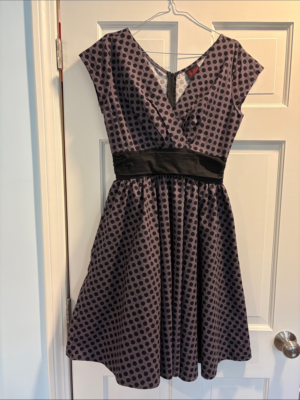 Vintage-look Polka Dot Cap Sleeve Fit & Flare Dress in Grey and Black